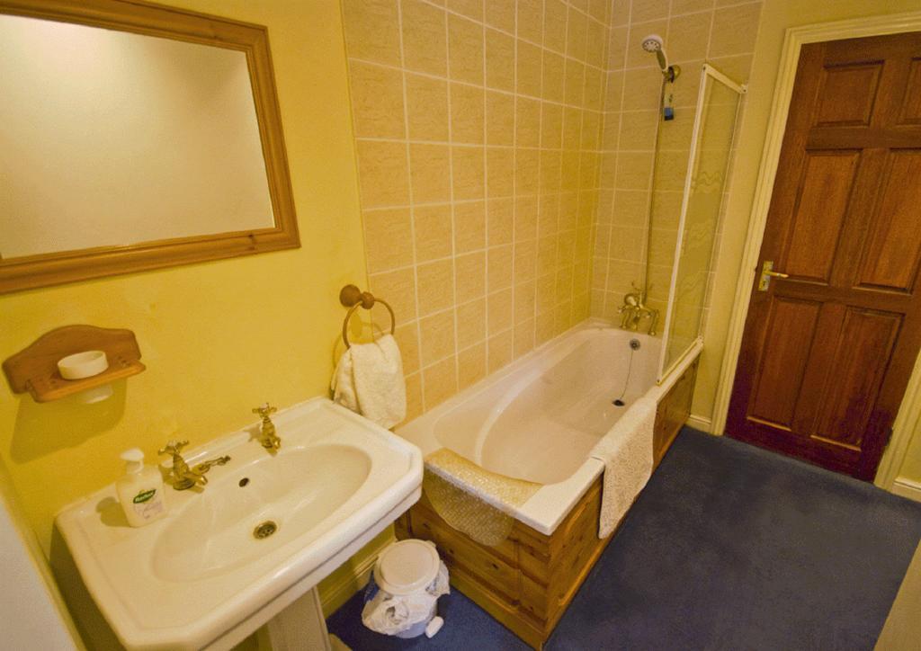 Shire Lodge Ramsey  Chambre photo